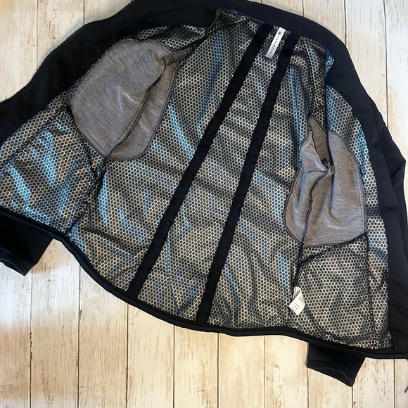 Fabletics Lightweight Corbet Zip Up Black Soft Shell Jacket Women’s Size M - Picture 12 of 14